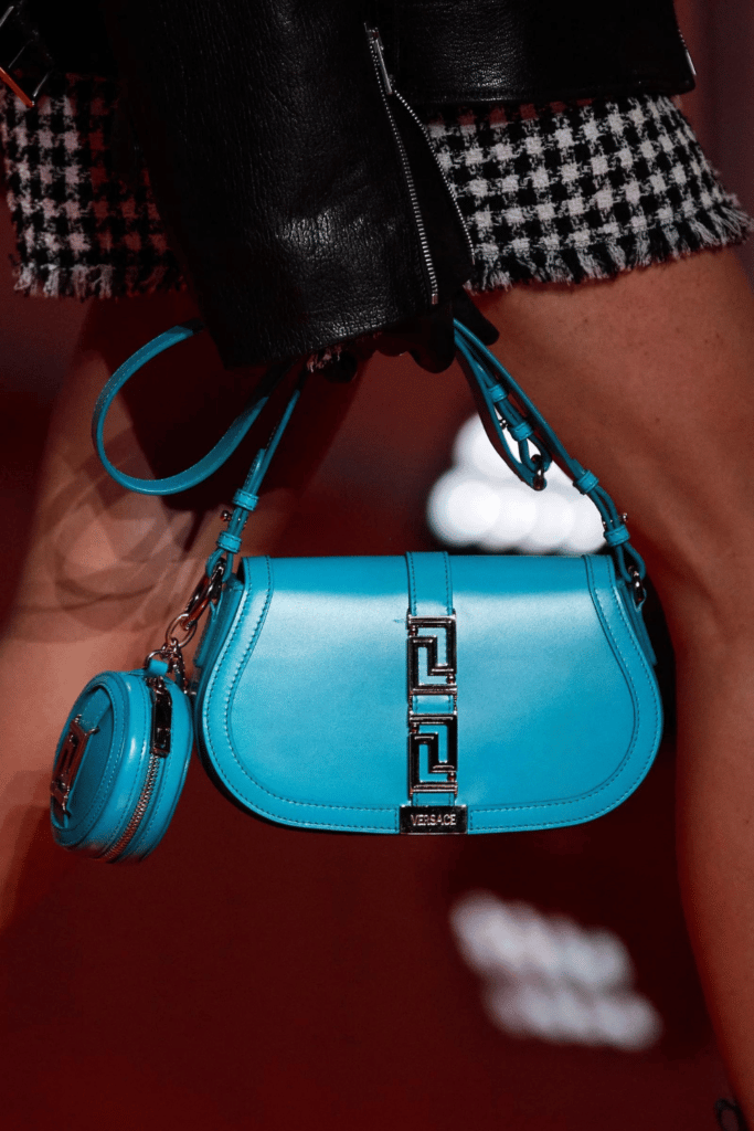 sac-automne-hiver-bleu-color-block-versace